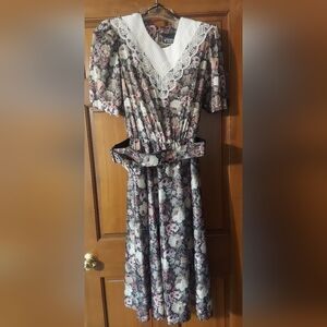 Whirlaway Frocks Vintage Floral Secretary Dress with Lace Collar Size 18 NWT